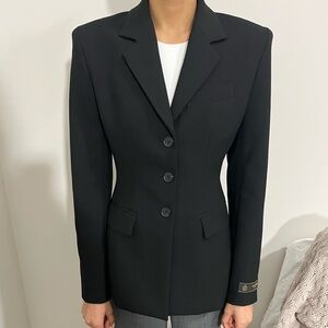 SOLD Aritzia Babaton Standout Blazer Black SOLD